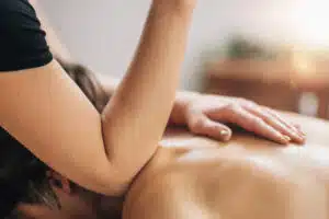 Le massage Lomi-Lomi de la Clinique de Massothérapie Descansa de Charlesbourg dans la Ville de Québec. Le massage Lomi-Lomi de la Clinique de Massothérapie Descansa de Charlesbourg dans la Ville de Québec.